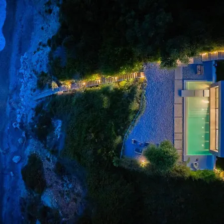 Rouvelas Waterfront Nest بيت للعطل