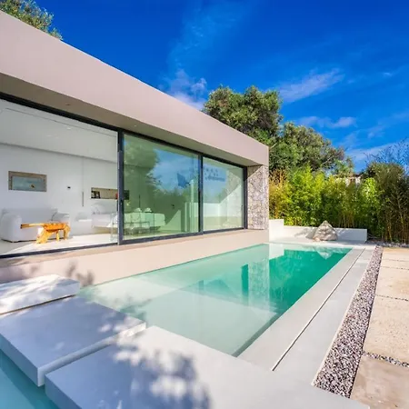 بيت للعطل Rouvelas Waterfront Nest