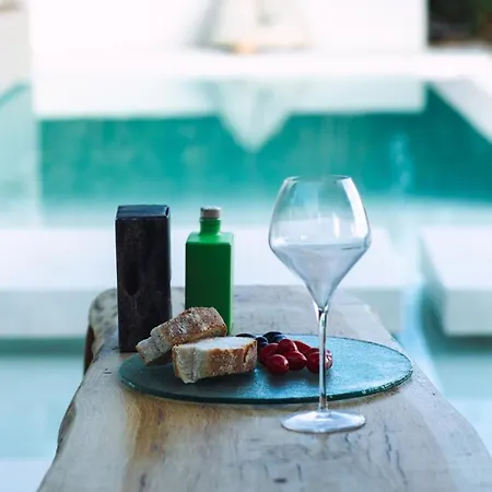 بيت للعطل Rouvelas Waterfront Nest *