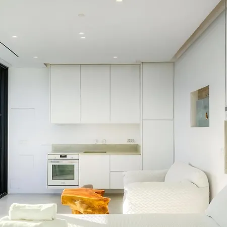 Rouvelas Waterfront Nest *