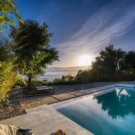 Rouvelas Waterfront Nest Semesterbostad *