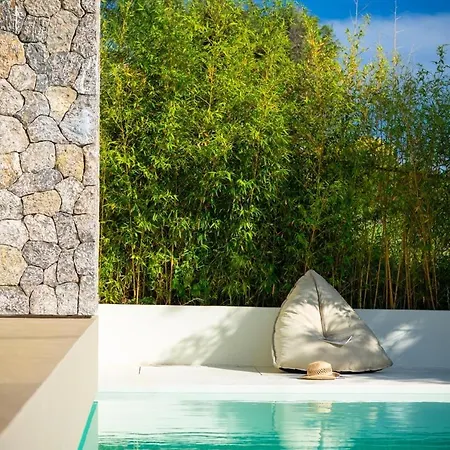 Semesterbostad Rouvelas Waterfront Nest *