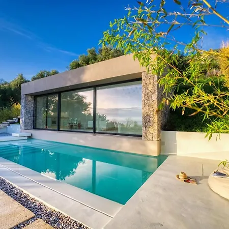 بيت للعطل Rouvelas Waterfront Nest