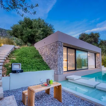 Rouvelas Waterfront Nest Semesterbostad *