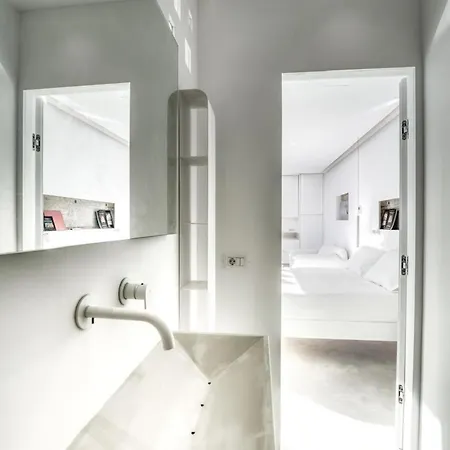 Rouvelas Waterfront Nest بيت للعطل *